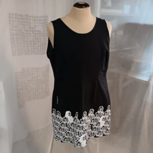 Kirkommenot musta pellavatunika